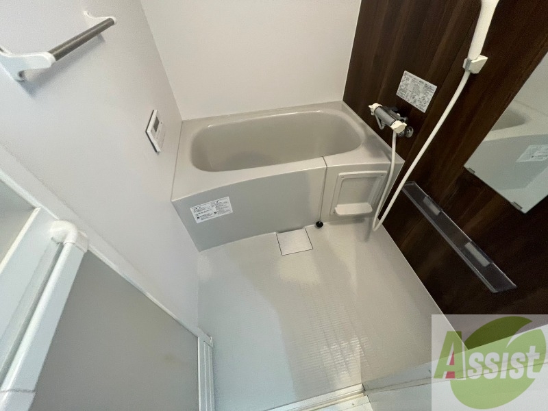 バス・シャワールーム　お風呂になります。一日の疲れを癒してくださいね。