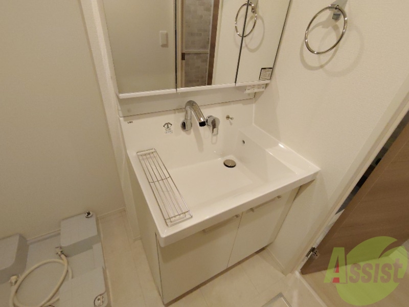 洗面設備　洗面台は独立しております。朝の身支度にどうぞ。