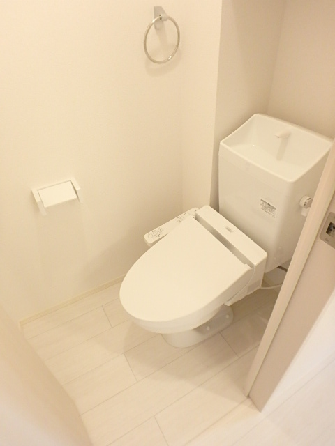 トイレ　温水洗浄便座付きのトイレ※別室参考写真