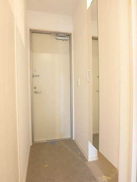 玄関　収納付きの玄関※別室参考写真