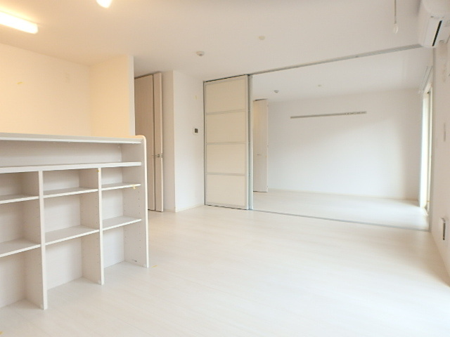 居室・リビング　１３．２帖のリビング※別室参考写真