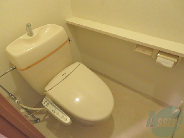 トイレ　トイレには、ウォシュレットが設置されているので便利ですね。