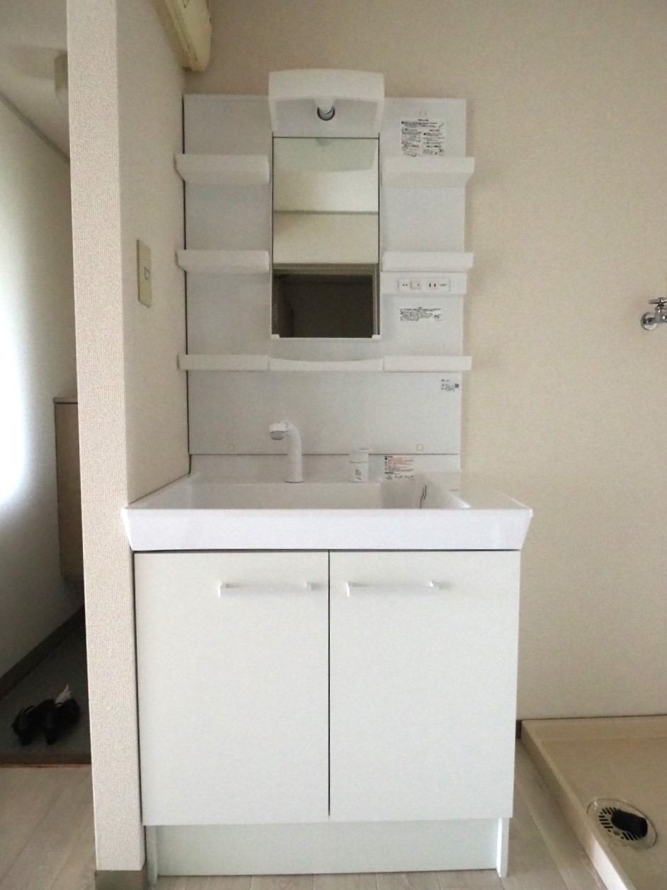 洗面設備　洗面台は新品となりました！気持ち良く使えますね！