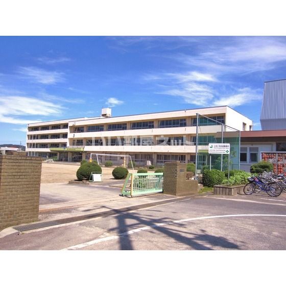 小学校　可児市立土田小学校（小学校）まで823m