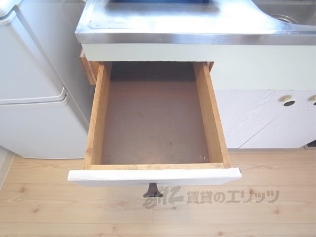 収納　キッチン下部