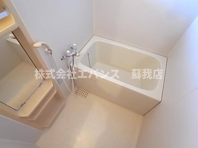 バス・シャワールーム　コンパクトで使いやすいお風呂です