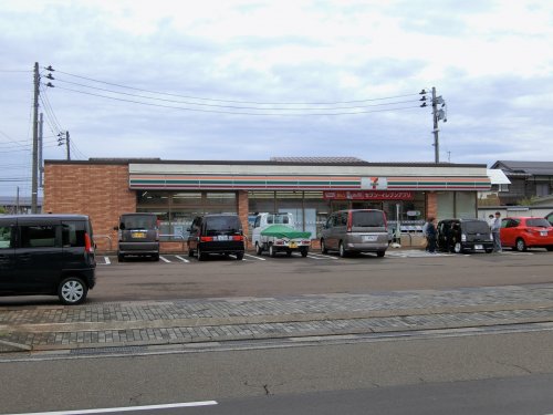 コンビニ　セブンイレブン上越大豆1丁目店（コンビニ）まで478m