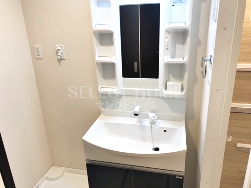 洗面設備　独立洗面台あり、毎朝おしゃれに忙しい女性の方におすすめです