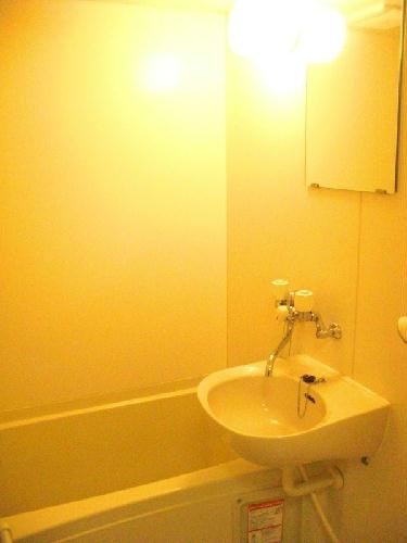 バス・シャワールーム　トイレとバスは完全別個室