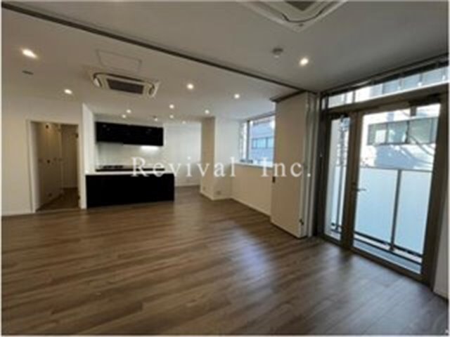 居室・リビング　開放感あるリビングでございます