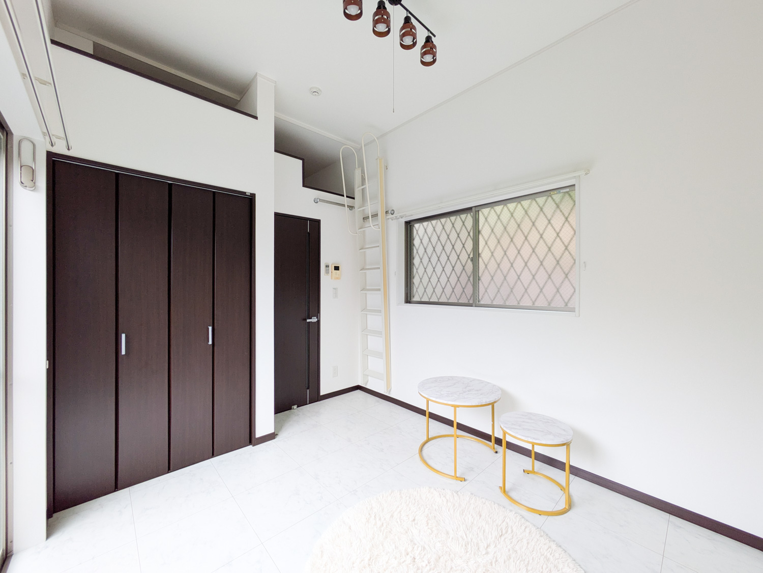 居室・リビング　102号室の写真引用（備品はイメージです）