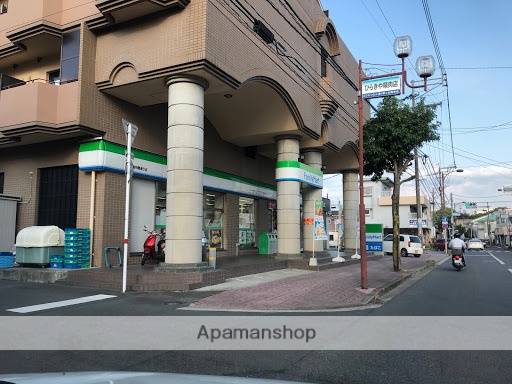 コンビニ　ファミリーマート（コンビニ）まで741m