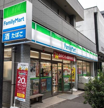 コンビニ　ファミリーマート杉並下高井戸四丁目店（コンビニ）まで1813m