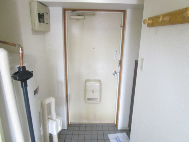 玄関　別号室の参考写真になります。