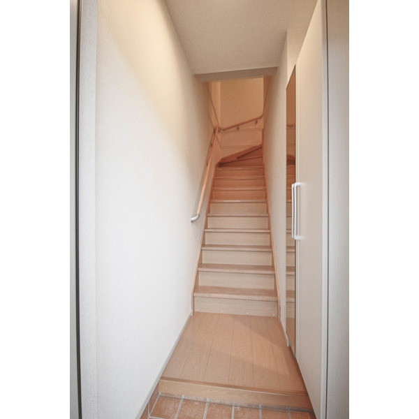 玄関　同じ建物の別のお部屋