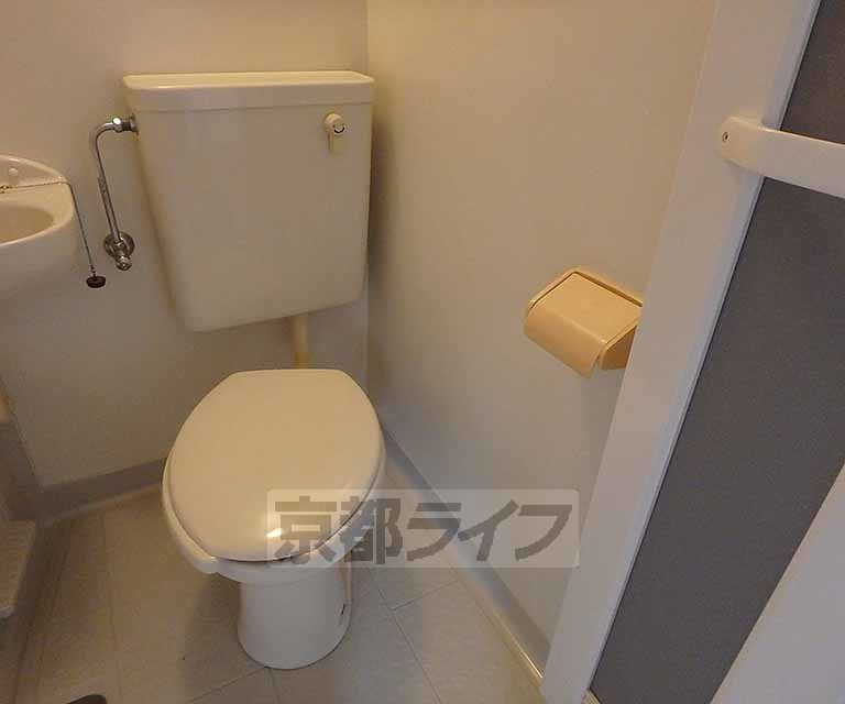 叡山電鉄鞍馬線 二軒茶屋駅 徒歩5分 4階建 築33年のトイレ写真
