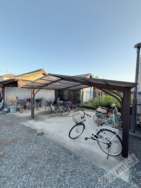 その他共有部分　屋根付き駐輪場が嬉しいです♪♪