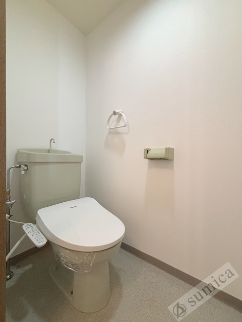 トイレ　温水洗浄便座完備♪