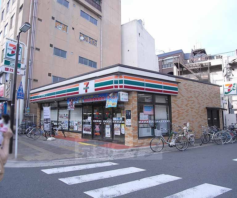 コンビニ　セブンイレブン京都桂駅東口店（コンビニ）まで600m