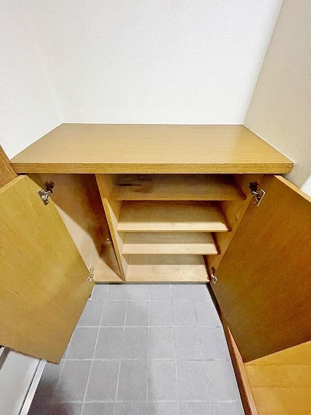 エントランス　★この上は鍵置場！そしたら行く前にあわてないから！シューズB