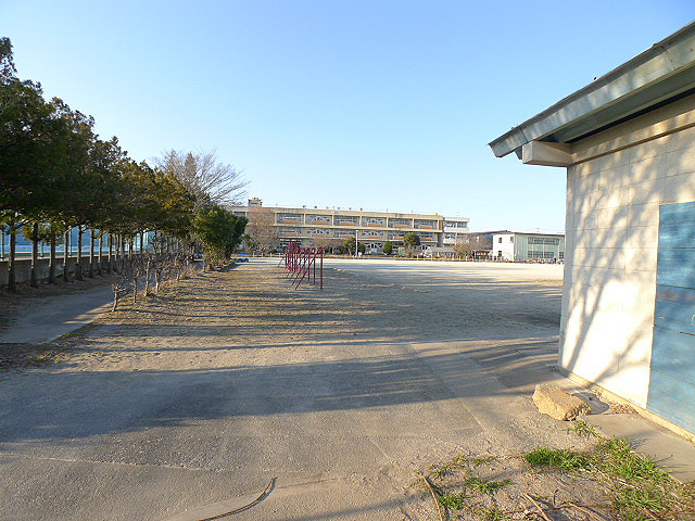 小学校　越谷市立東越谷小学校（小学校）まで527m