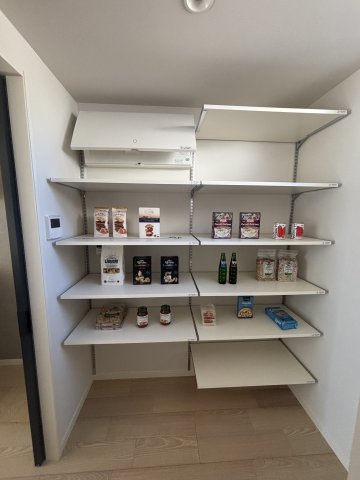 収納　パントリー
