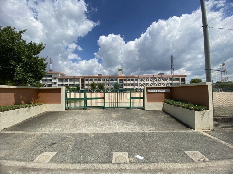 小学校　豊中市立豊島西小学校（小学校）まで872m