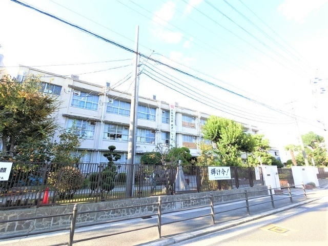 中学校　大阪市立西淀中学校（中学校）まで977m