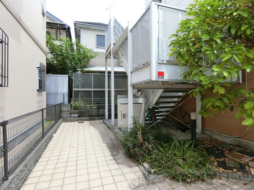 エントランス　庭