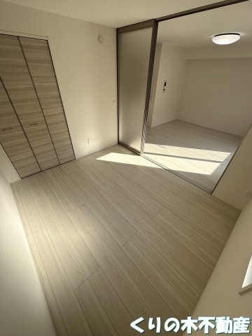 その他部屋・スペース　広くて明るい寝室