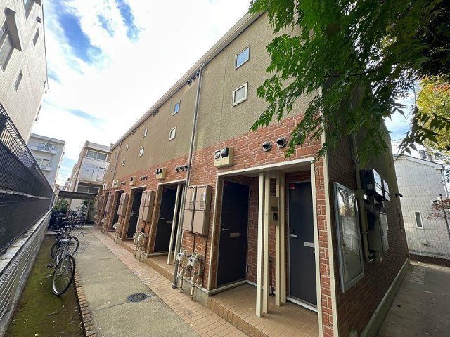 建物外観　W造・総戸数は10戸です。