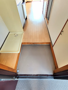 玄関　203号室写真