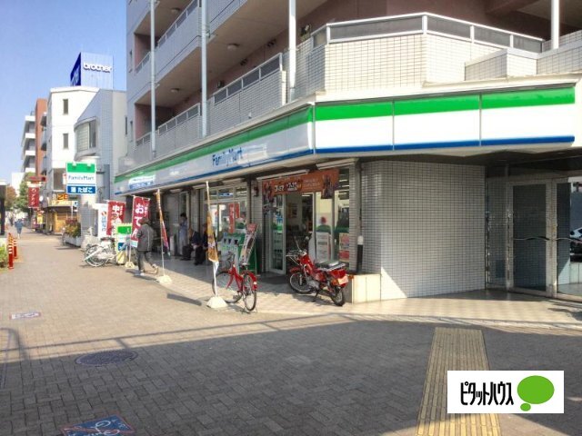 コンビニ　ファミリーマート堀田駅前店（コンビニ）まで301m