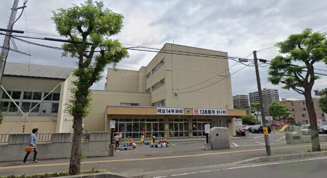 小学校　札幌市立豊平小学校（小学校）まで373m