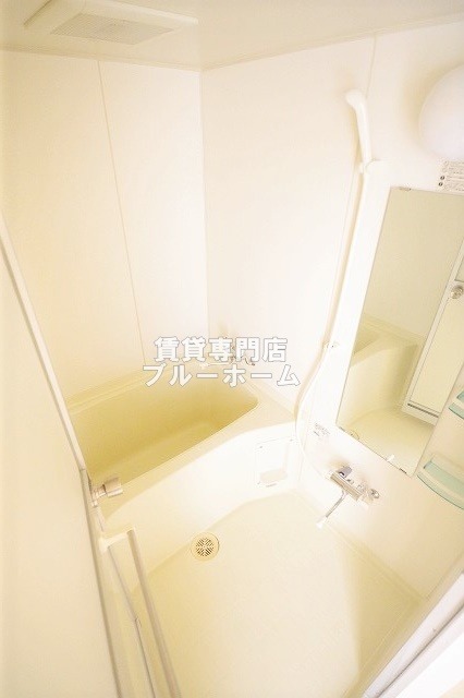 バス・シャワールーム　鏡のあるお風呂！