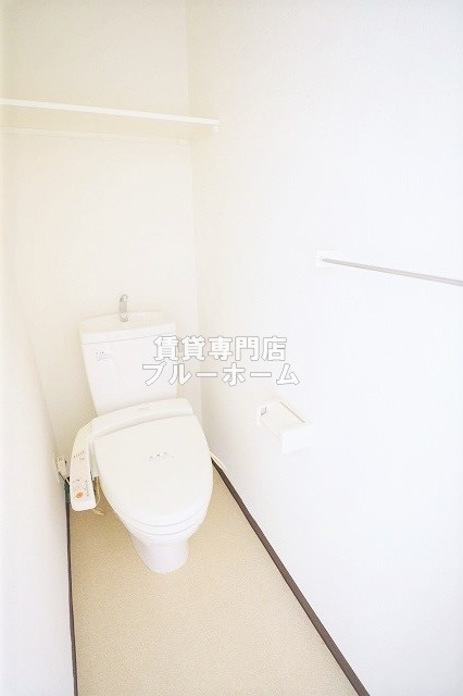 トイレ　温水洗浄付き便座！