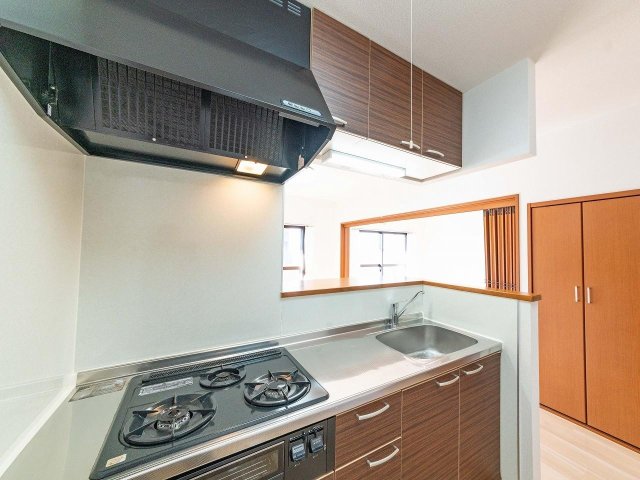 キッチン　３口ガスコンロ。あると便利