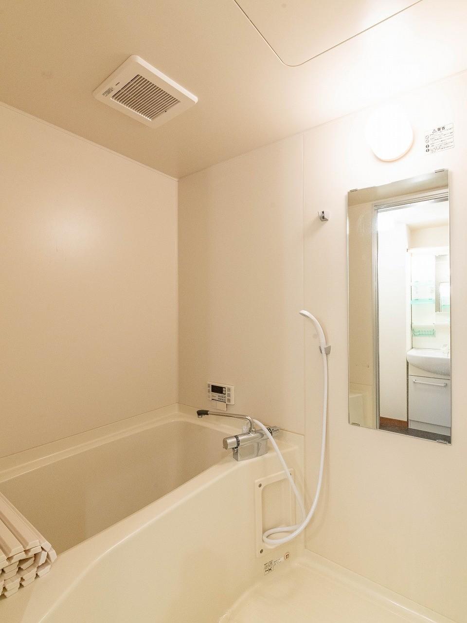 バス・シャワールーム　追い炊き機能付き