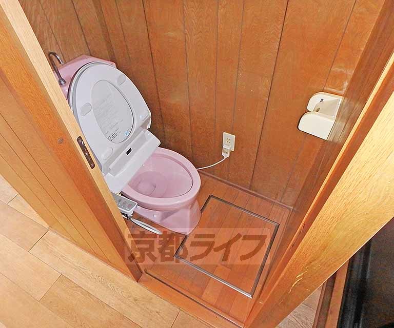 トイレ　ウォシュレット機能付きのトイレです。