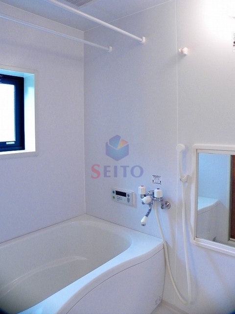 バス・シャワールーム　窓があるので換気できます