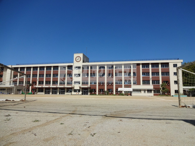 小学校　柏原市立旭ケ丘小学校（小学校）まで391m