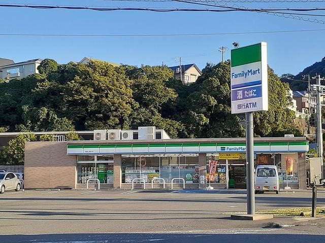 コンビニ　ファミリーマート関戸店様（コンビニ）まで750m