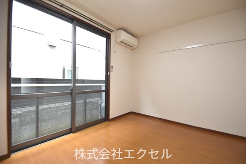 居室・リビング　6.4畳のお部屋です。