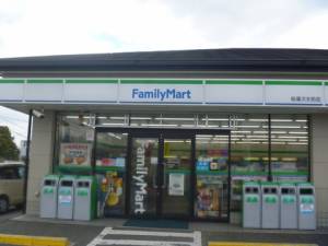 コンビニ　ファミリーマート 松尾大社前店（コンビニ）まで408m