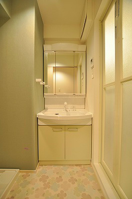 洗面設備　シャワー付洗面台