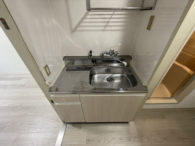 キッチン　キッチンも入替　キッチンパネルもつきました