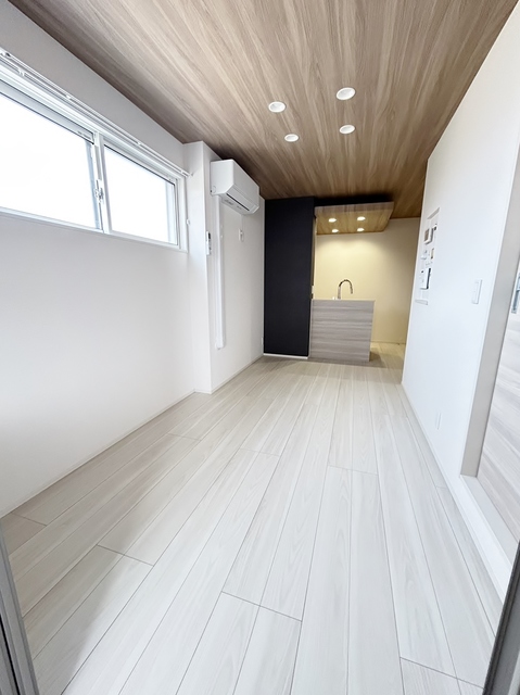 居室・リビング　２０３号室の御写真です。