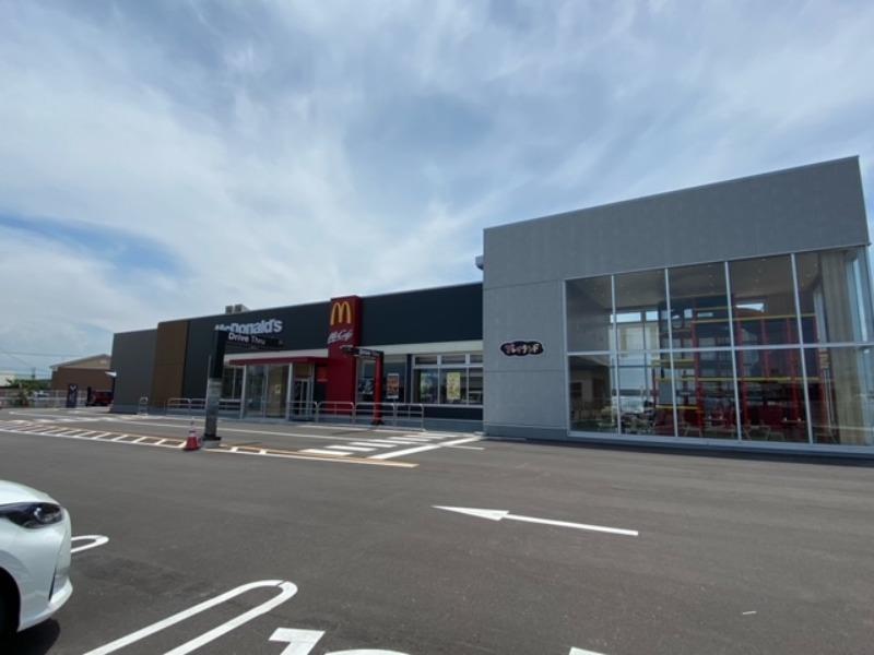 飲食店　マクドナルド 上越店（飲食店）まで390m