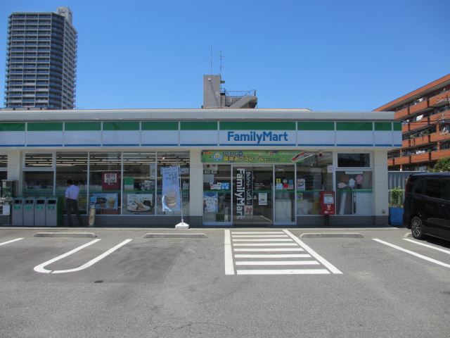 コンビニ　ファミリーマート（コンビニ）まで480m