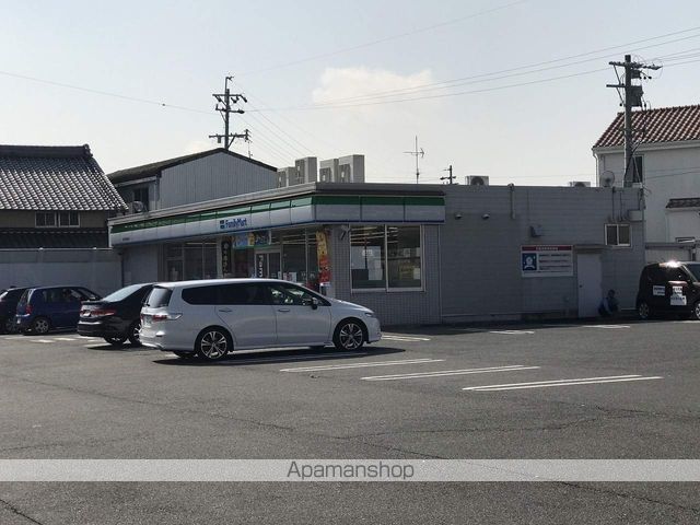 コンビニ　ファミリーマート（コンビニ）まで156m